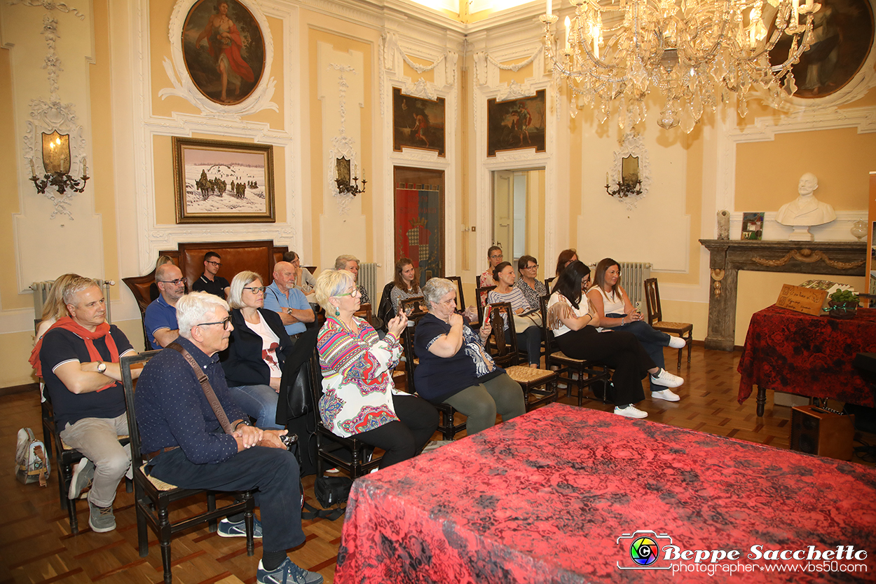 VBS_1325 - Presentazione libro 'Il dono del basilico' di Lucrezia Pernigotti.jpg